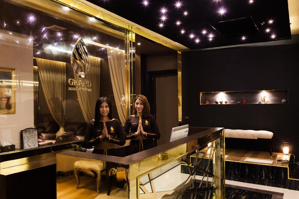 Grand 5 & Plaza Sukhumvit Khách sạn 4*