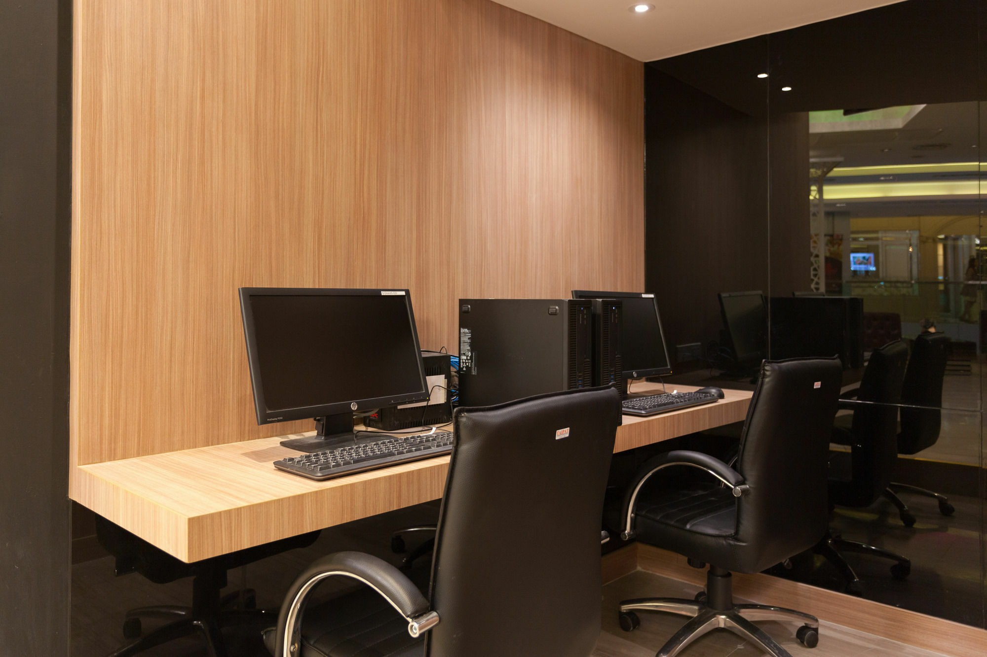 Grand 5 & Plaza Sukhumvit Khách sạn 4*