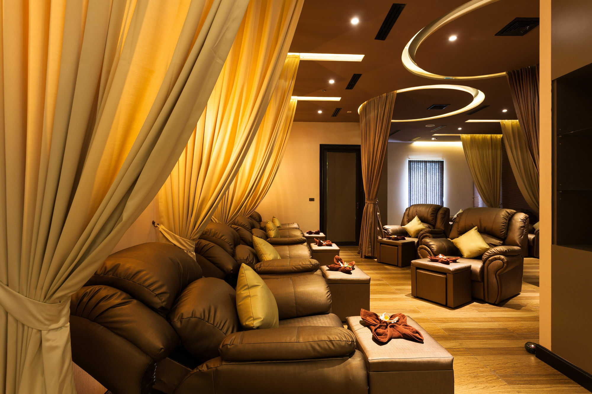 Grand 5 & Plaza Sukhumvit Khách sạn